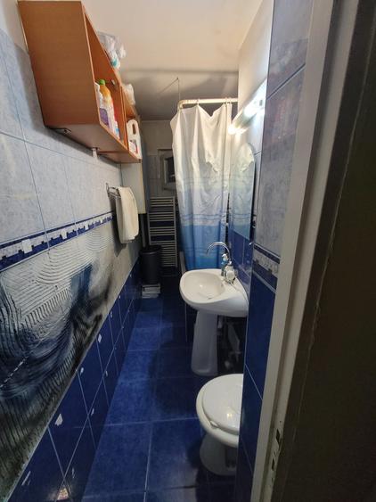 Apartament cu 3 camere semidecomandat în Dacia