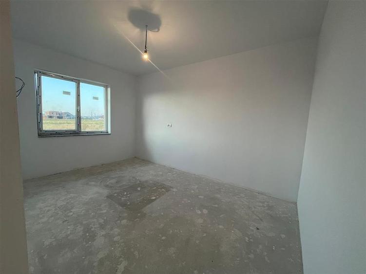 Casă cu 4 camere cu Teren 471 Mp în Cihei