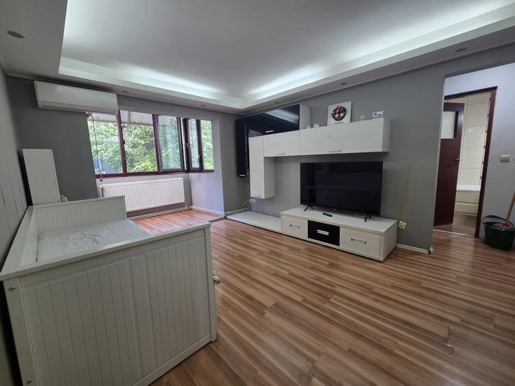 Apartament cu 2 camere semidecomandat, mobilat în Dacia
