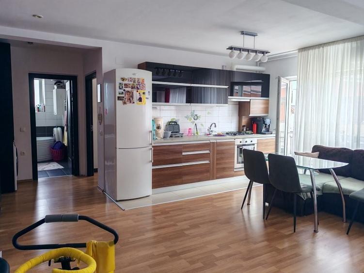Apartament cu 2 camere decomandat în Florești