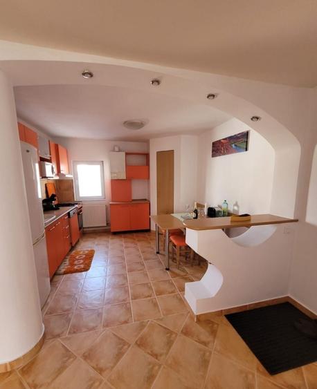 Apartament cu 3 camere decomandat în Plopilor