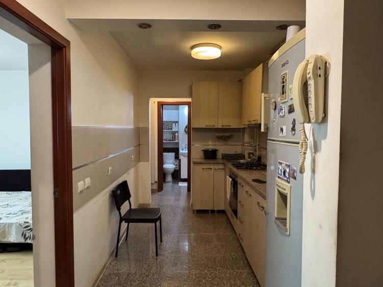 Apartament cu 3 camere semidecomandat în Central