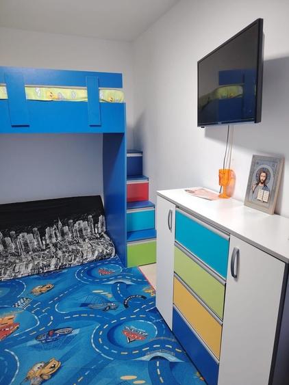 Apartament cu 3 camere semidecomandat în Central