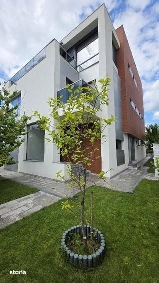 Casă cu 5 camere cu Teren 413 Mp în Grivița