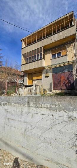 Casă cu 4 camere cu Teren 330 Mp în Iorga