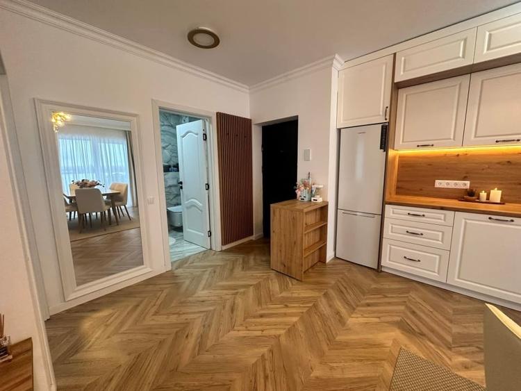 Apartament cu 3 camere decomandat, mobilat în Independenței