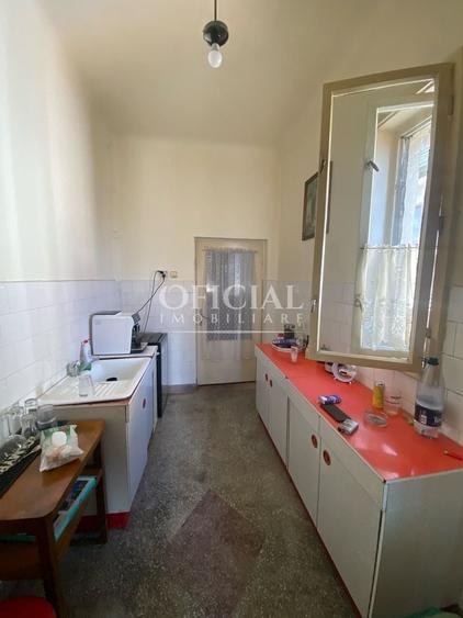 Casă individuală cu 3 camere cu Canalizare în Dâmbul Rotund
