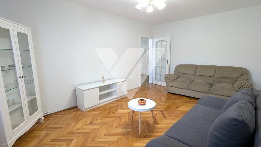 Apartament cu 3 camere decomandat, mobilat în Central