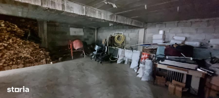 Casă cu 4 camere cu Teren 1400 Mp în Mihai Eminescu