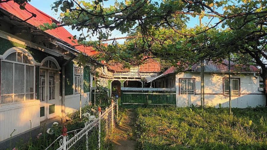 Casă cu 3 camere cu Teren 2700 Mp în Slobozia (Bara)