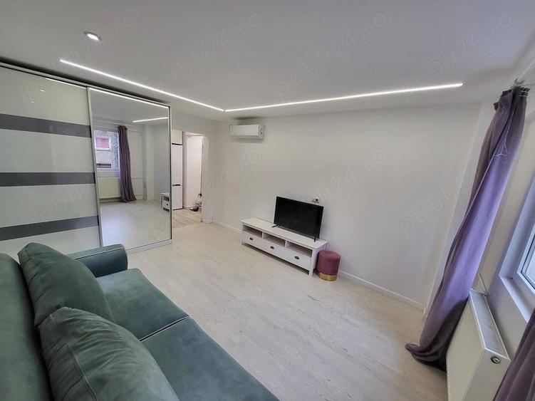 Apartament cu 2 camere decomandat în Victoriei