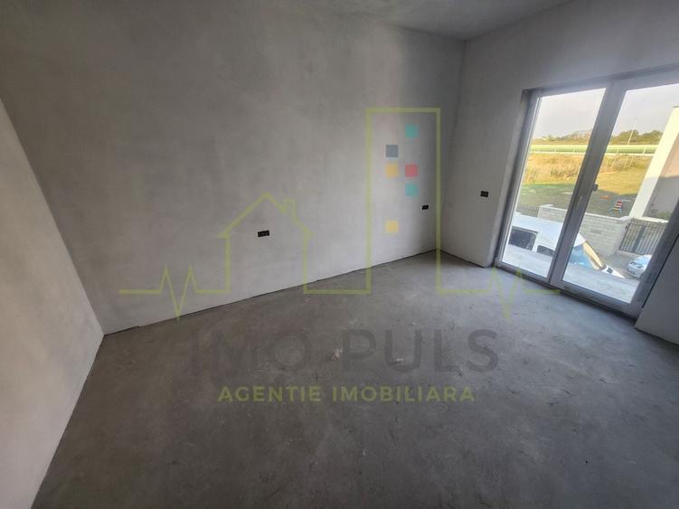 Duplex cu 4 camere cu Canalizare în Moșnița Veche