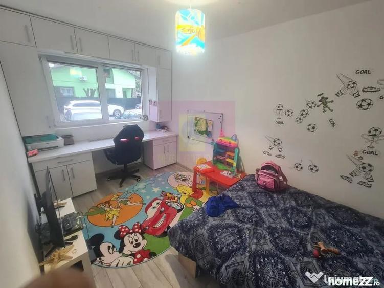 Apartament cu 3 camere semidecomandat în Cuza