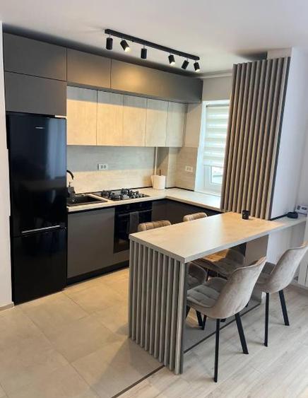 Apartament cu 2 camere decomandat în Tractorul