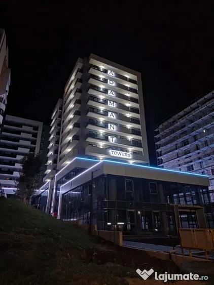 Apartament cu 7 camere decomandat în Nicolina