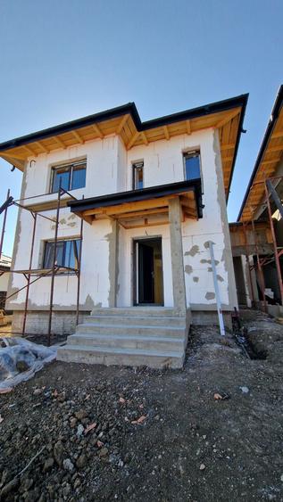 Casă cu 4 camere în Miroslava