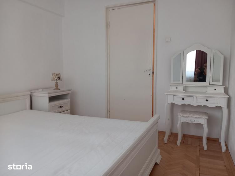 Apartament cu 3 camere semidecomandat în Dristor