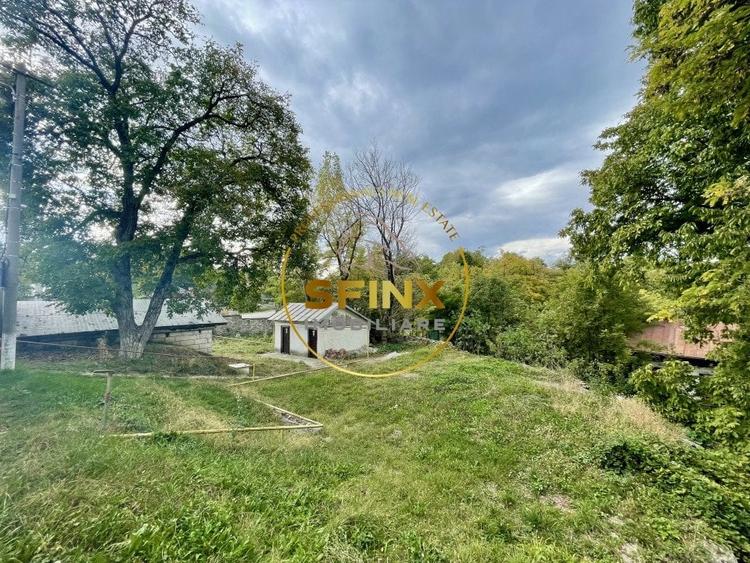 Casă individuală cu 50 camere cu Canalizare în Breaza