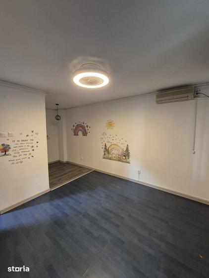 Casă cu 7 camere cu Teren 100 Mp în Vatra Luminoasă