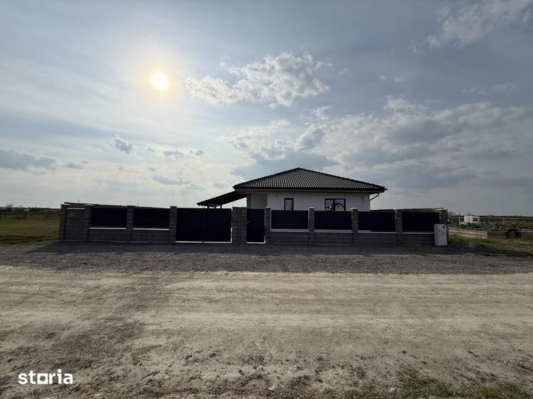 Casă cu 4 camere cu Teren 580 Mp în Sânmihaiu Român