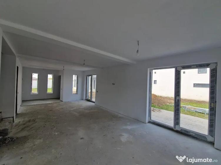 Casă cu 4 camere cu Teren 400 Mp în Central