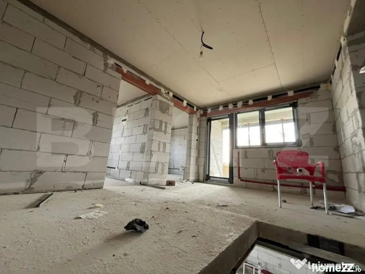 Casă cu 4 camere cu Teren 3000 Mp în Uriu