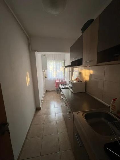 Garsonieră decomandată, mobilată în Gorjului