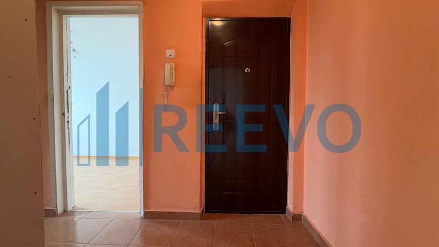 Apartament cu 3 camere semidecomandat în Milcov