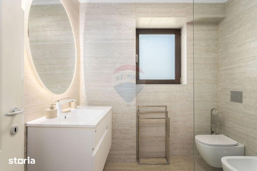 Casă cu 5 camere cu Teren 1000 Mp în Central
