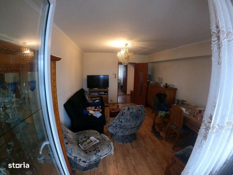 Apartament cu 3 camere decomandat în Uiești