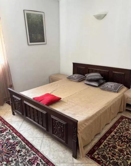 Casă cu 4 camere cu Teren 120 Mp în Trocadero