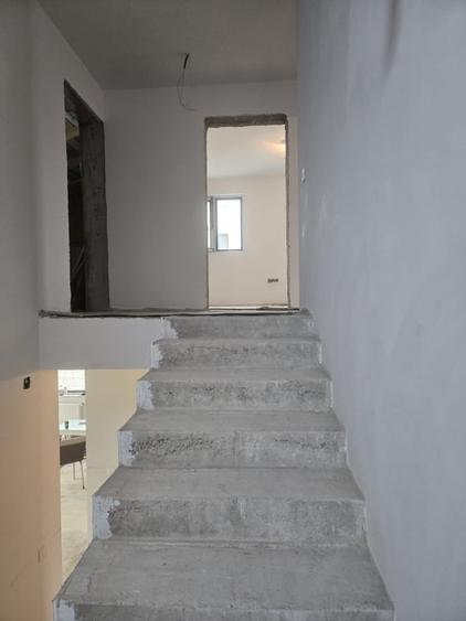 Casă individuală cu 4 camere cu Garaj în Bucov