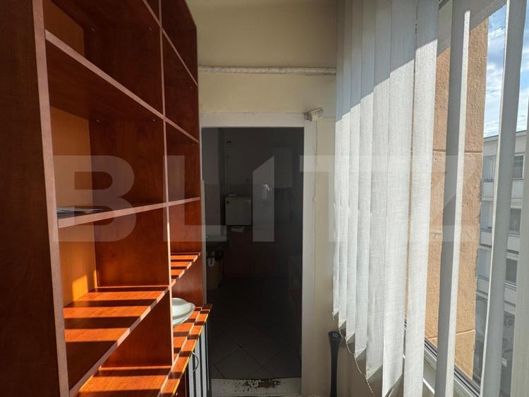 Apartament cu 2 camere semidecomandat, mobilat în Central
