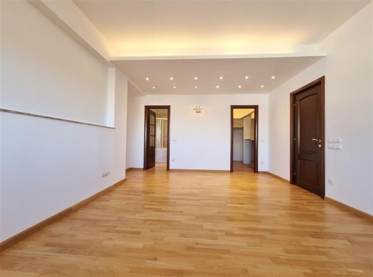 Unfurnished 3-Bedroom Apartment | Arch of Triumph - Kiseleff | Garage & Storage - 13