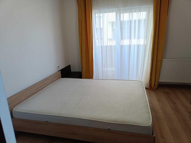 Apartament cu 3 camere semidecomandat în Florești
