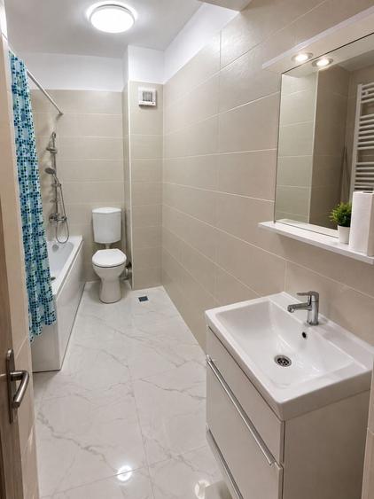 Apartament cu 2 camere decomandat, mobilat în Far