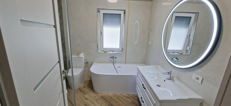 Casă individuală cu 5 camere cu Canalizare în Dumbrăvița