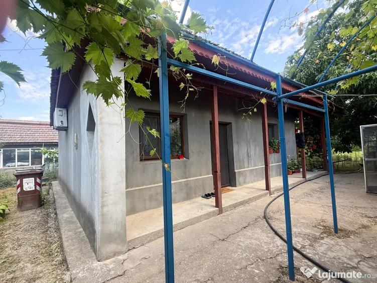 Casă cu 3 camere în Platonești