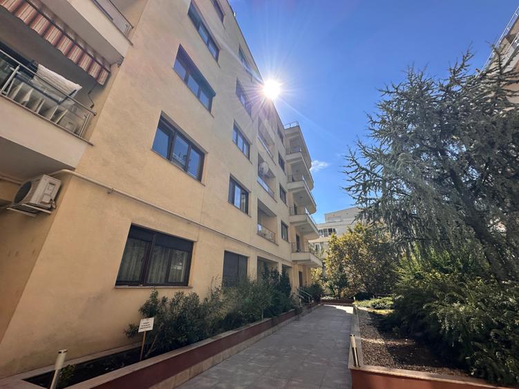Apartament cu 2 camere semidecomandat în Herăstrău