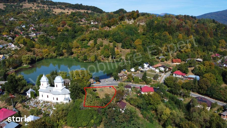Teren de 1736 mp, în Nucșoara