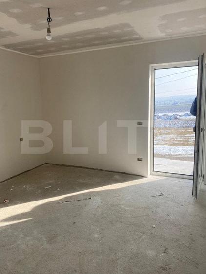 Duplex cu 4 camere cu Canalizare în Exterior Sud