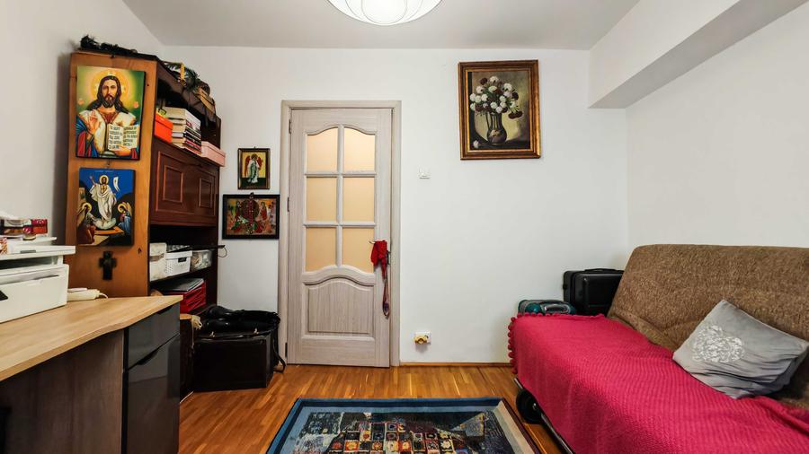 Apartament cu 3 camere decomandat în Baba Novac