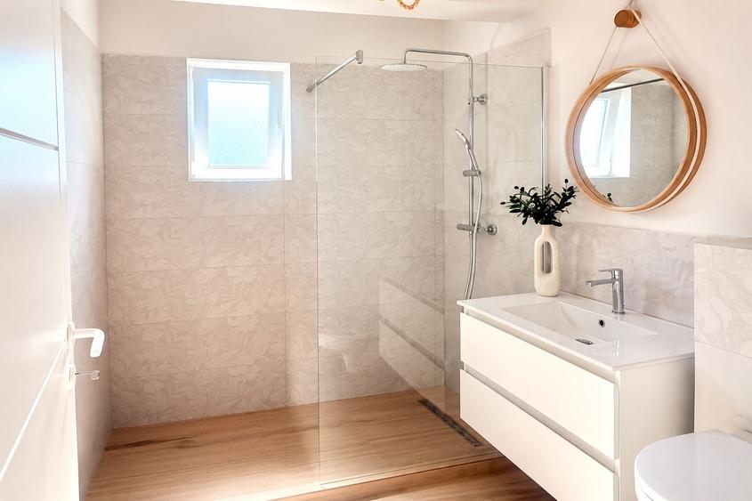 Apartament cu 2 camere semidecomandat, mobilat în Florești