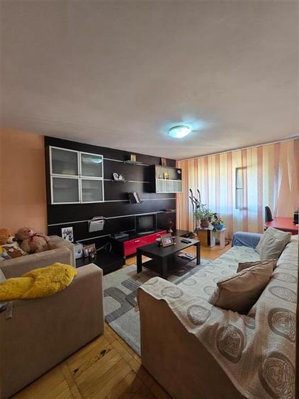 Apartament cu 2 camere decomandat în Nicolina