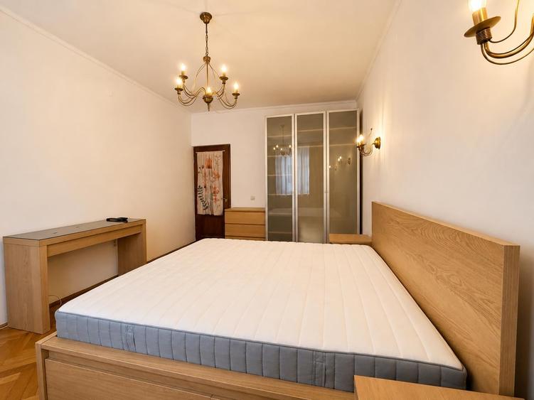 Apartament cu 4 camere decomandat în Dorobanți