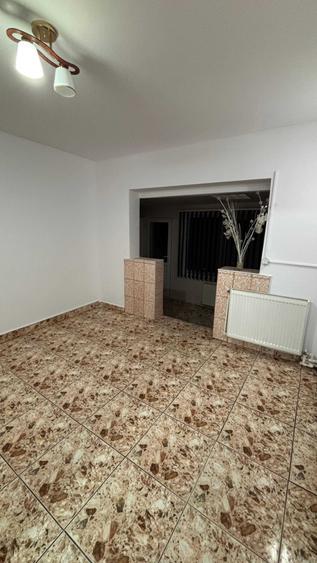 Apartament 3 camere de inchiriat pentru locuit si activitati economice - 1