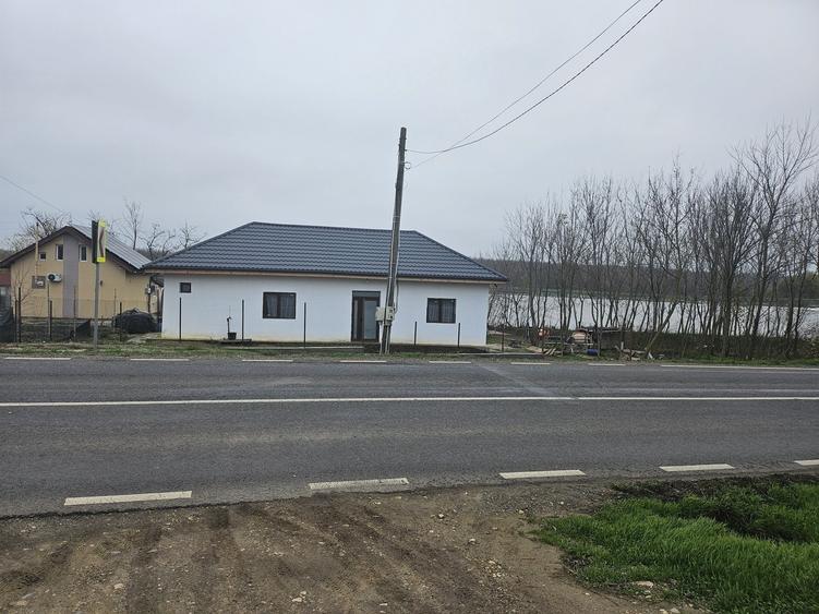 Casă cu 2 camere cu Teren 600 Mp în Lehliu