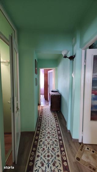 Apartament cu 3 camere semidecomandat în Central