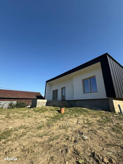 Casă cu 3 camere cu Teren 400 Mp în Corunca
