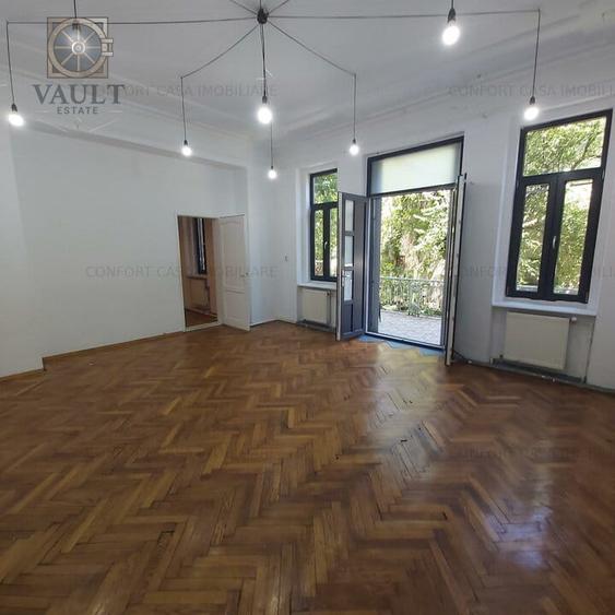 Apartament cu 3 camere semidecomandat în Știrbei Vodă